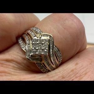 10k solid yellow gold ring with genuine diamonds. Size 7.